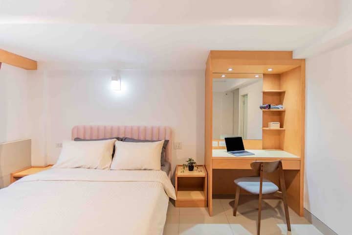 Dhomë gjumi (me përmasat e Mbretëreshës)