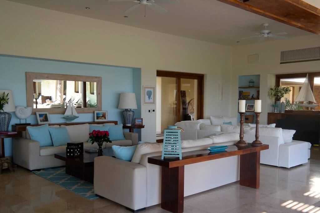 SALA / LIVING ROOM
