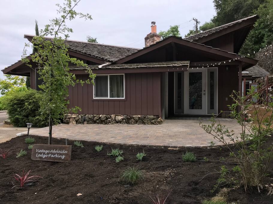 Vintage Adelaida Lodge on 16 Acres Farm stays for Rent in Paso Robles