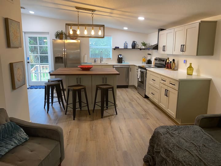 Top 10 PetFriendly Airbnbs In Tarpon Springs, Florida Updated 2024