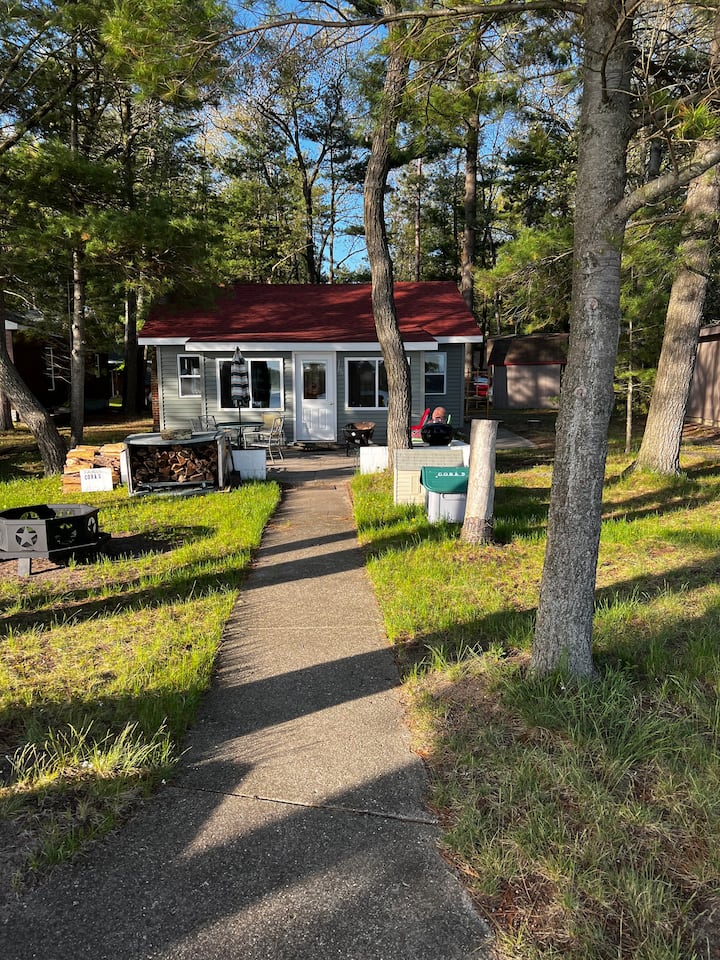 Cora's Cottage Cottages for Rent in Oscoda, Michigan, United States