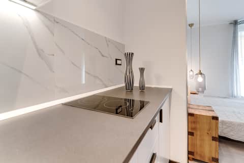 Black & White apartment #2