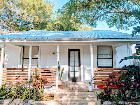 Cozy Apartment in Renovated Historic Bungalow