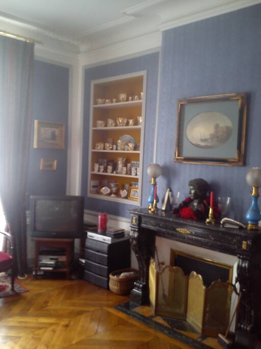 SALON