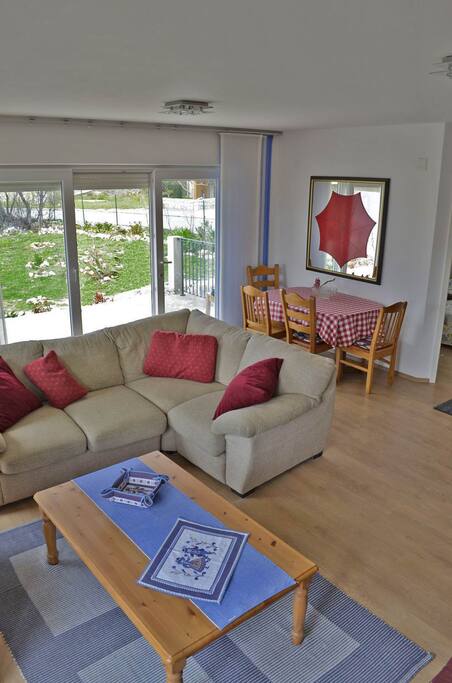Sitting room / dinning area