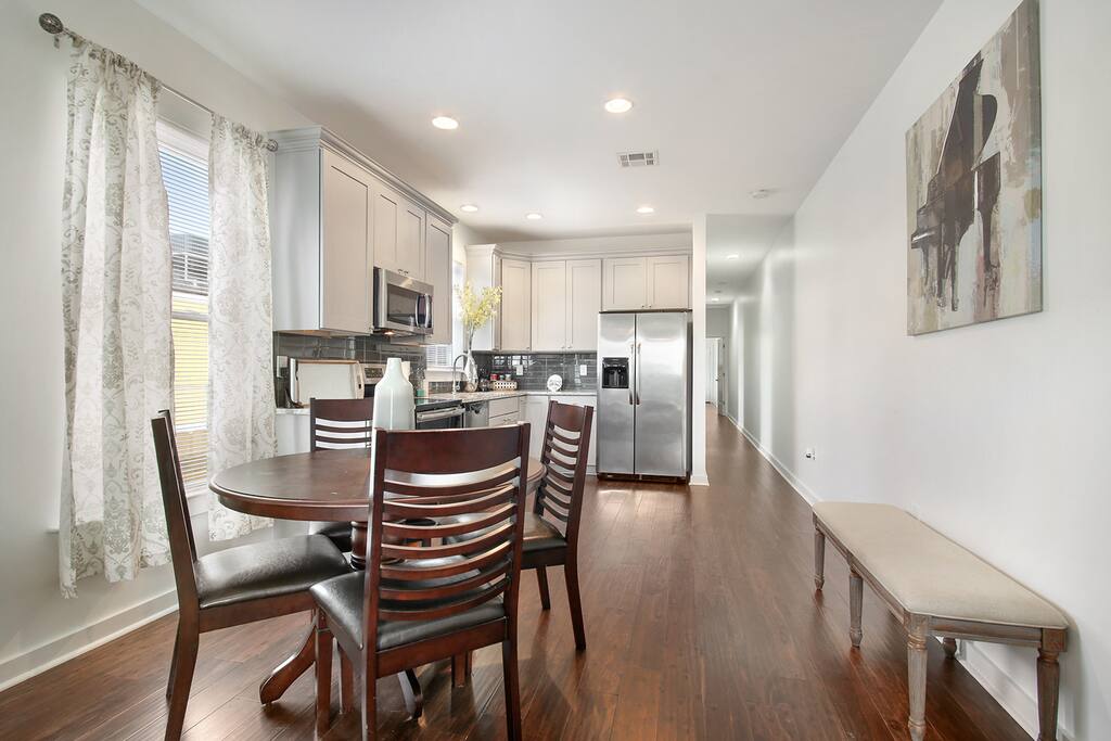 Gorgeous Dining Room and Kitchen!