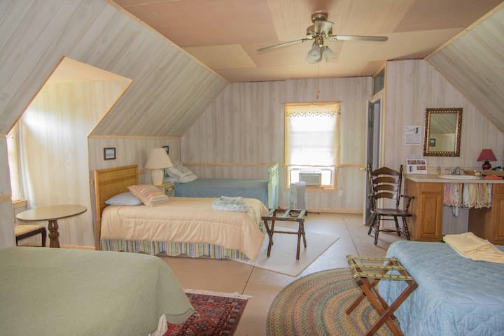 2nd Dorm room upstairs with 5 beds and a half bath. 