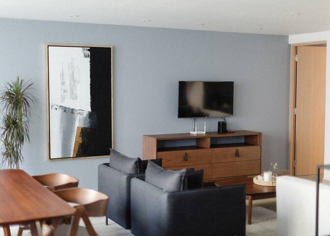 Exceptional Quality | Next to Ritz Carlton gallery image 2