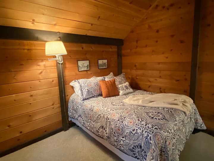 חדר שינה בקומה התחתונה