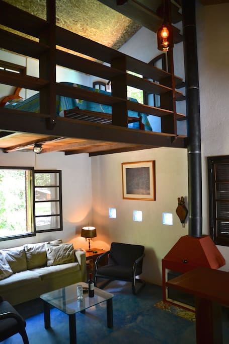 Interior vista da sala e mezanino
