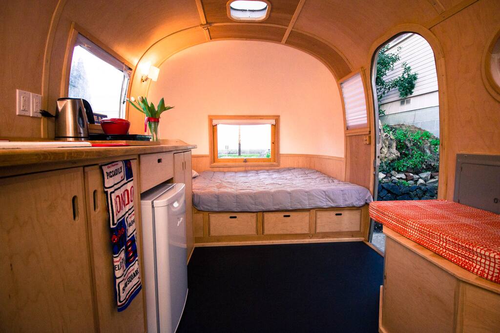 California King-sized bed