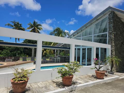 "Anglesea" - luxury w/heated jacuzzi & steam room