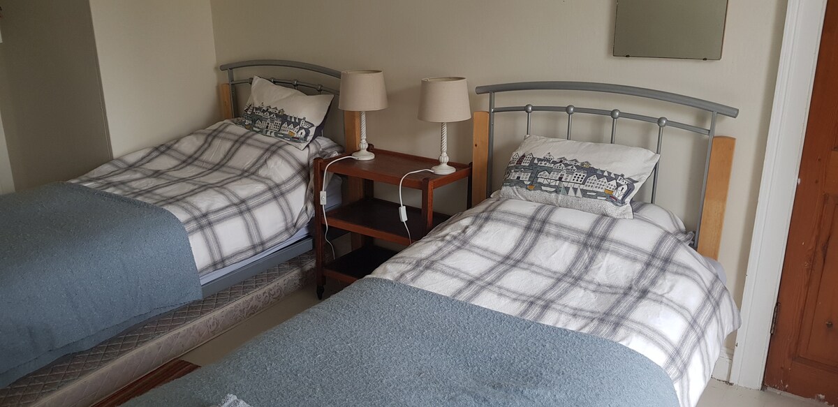 Soba s 2 odvojena kreveta