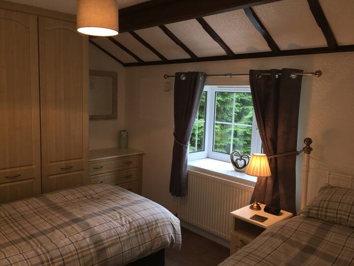 Twin room with 2 single beds and ample storage space 