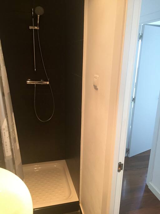 Baño del huesped