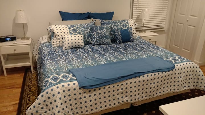 Брачен кревет (широк 150-179 см), одлично место за опуштање по еден ден разгледување знаменитости!