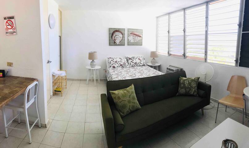 Cozy Urban studio/WiFi/ Parking Private