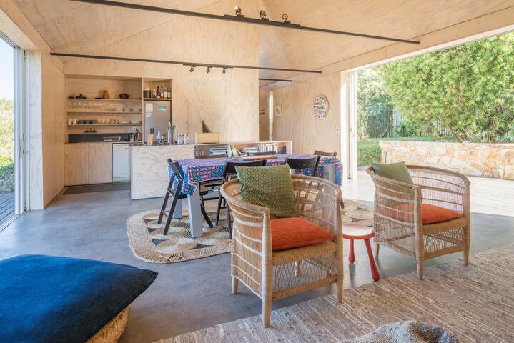 Chic & simple beach cabin on Cape Point Reserve gallery image 5