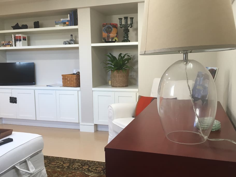 Amenities include cable TV w/ HBO