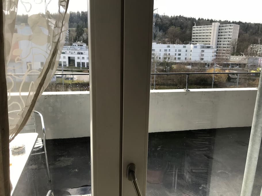 Grosser Balkon mit Blick ins Grüne