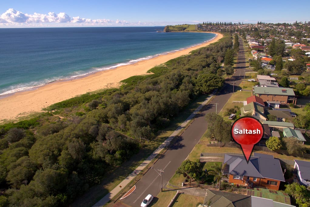 Looking south along Werri Beach to Gerringong