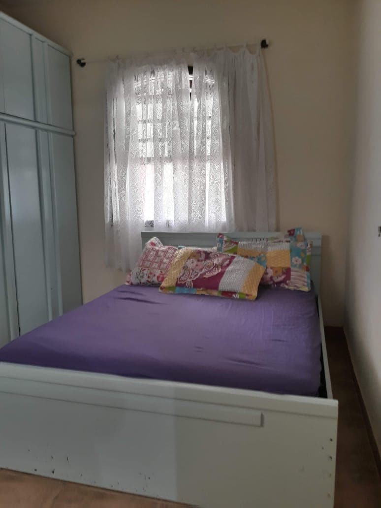 Apartmán (spálňa 1) so stropným ventilátorom.