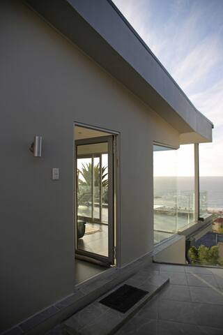 Luxury, modern, Camps Bay, Penthouse Apartment gallery image 4