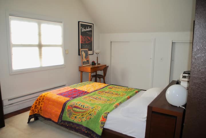 dormitorio principal: cama tamaño queen
