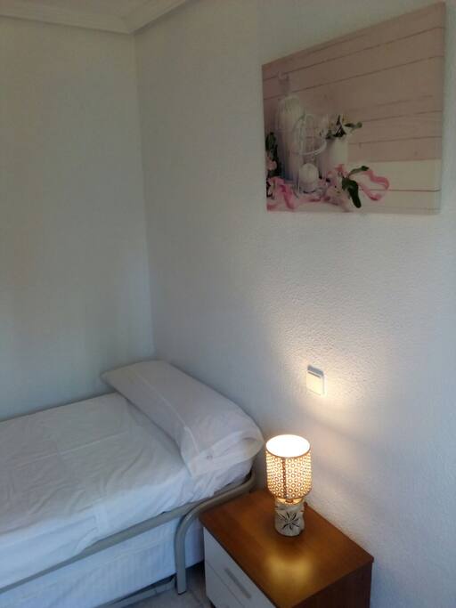 Habitación de la entrada 2 camas.