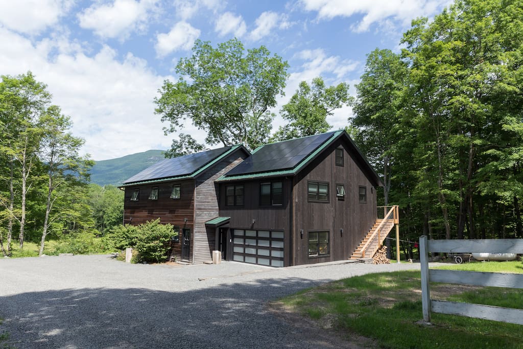 Barn with brand-new lux apartment attached.