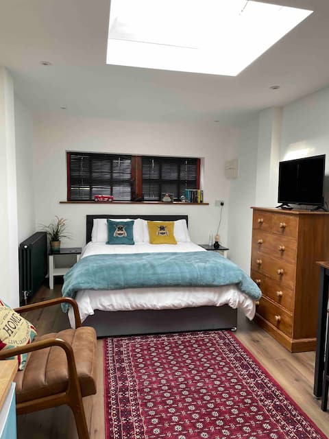 Top Airbnb: Merlyn , self contained annex Thames Ditton in Claygate