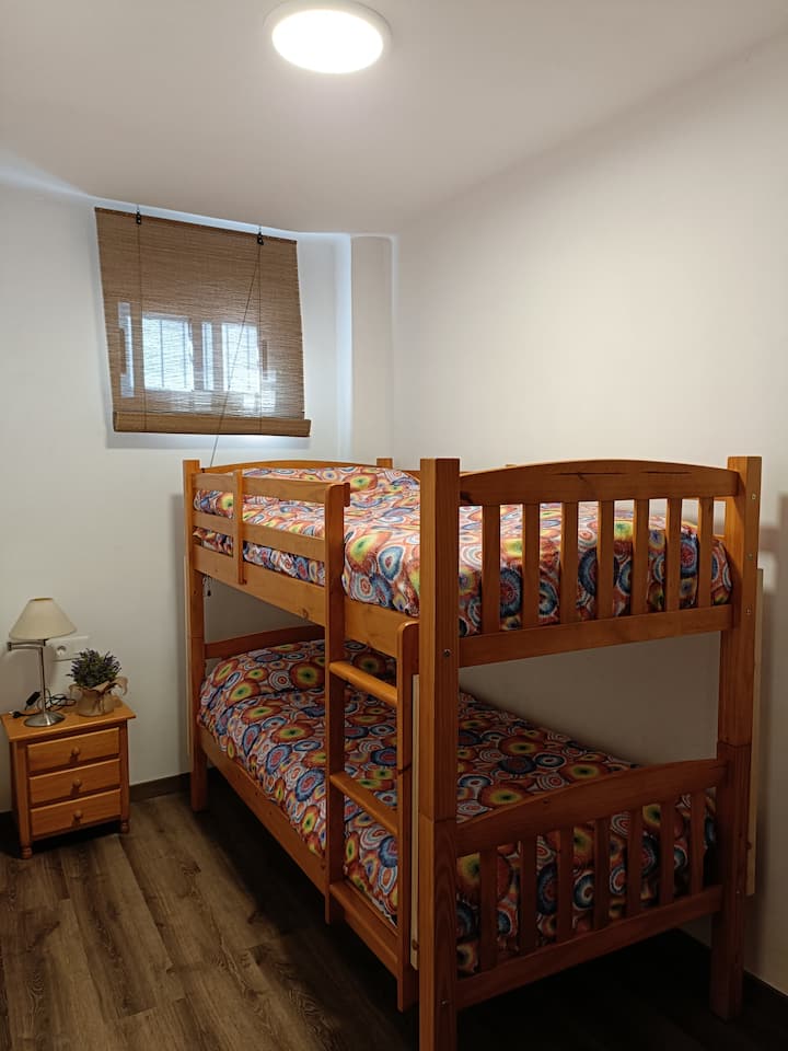 Habitación con litera. Camas de 90 cm