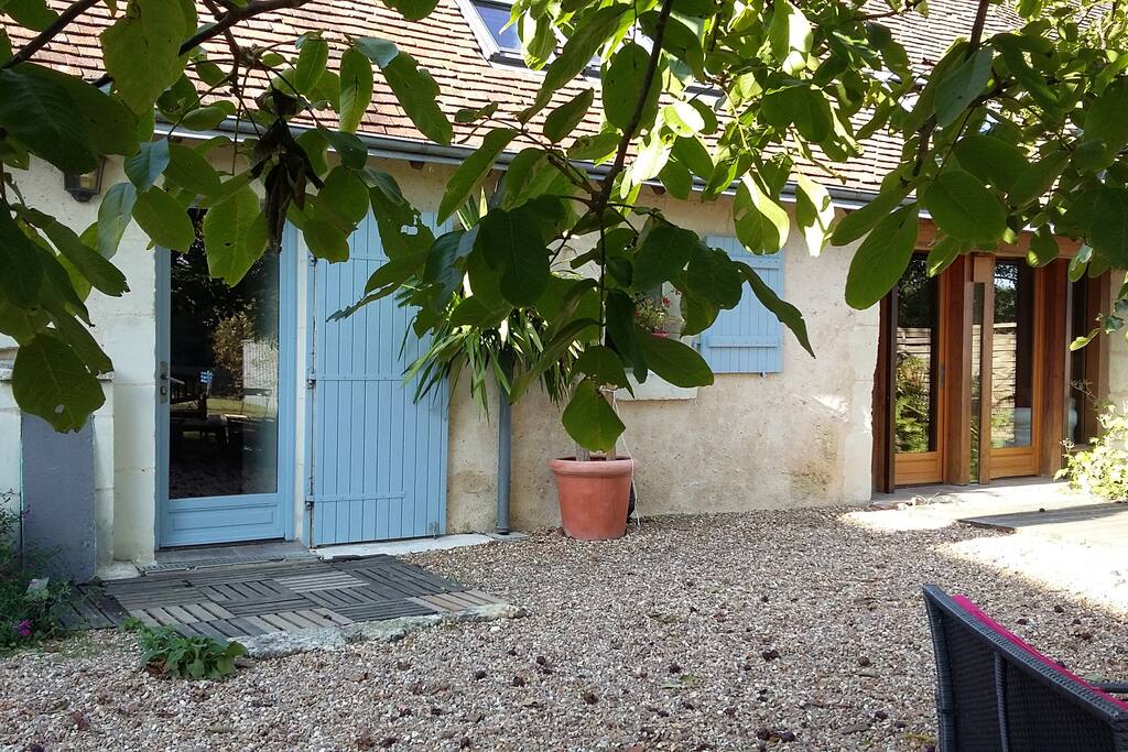 Sous le noyer.