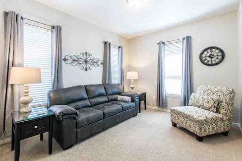 Top Airbnb: COLORADO CONDO Across the street from CMU in Grand Junction