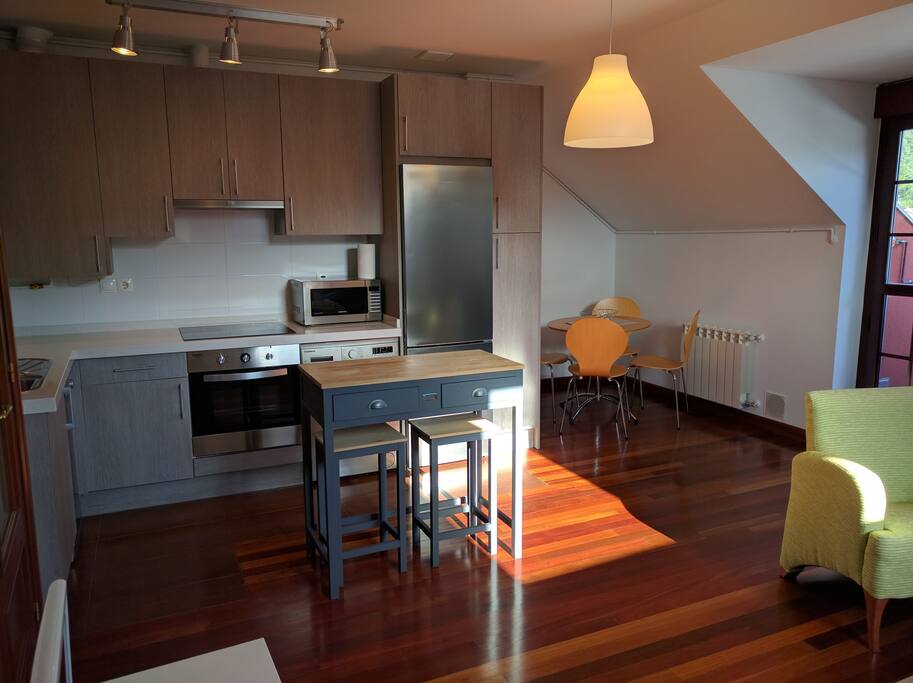 Fully equipped kitchen and breakfast nook.