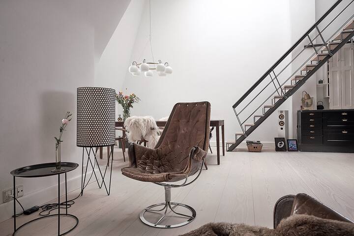 Bohemian studio flat by Royal Palace. gallery image 4