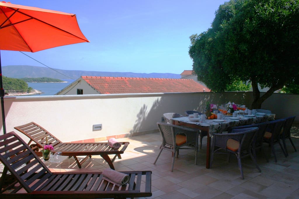 Terrace with views of the bay and the
