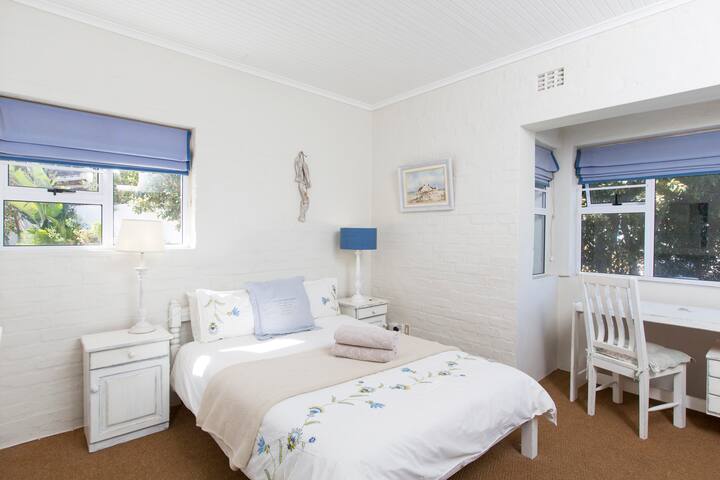 Main bedroom - downstairs