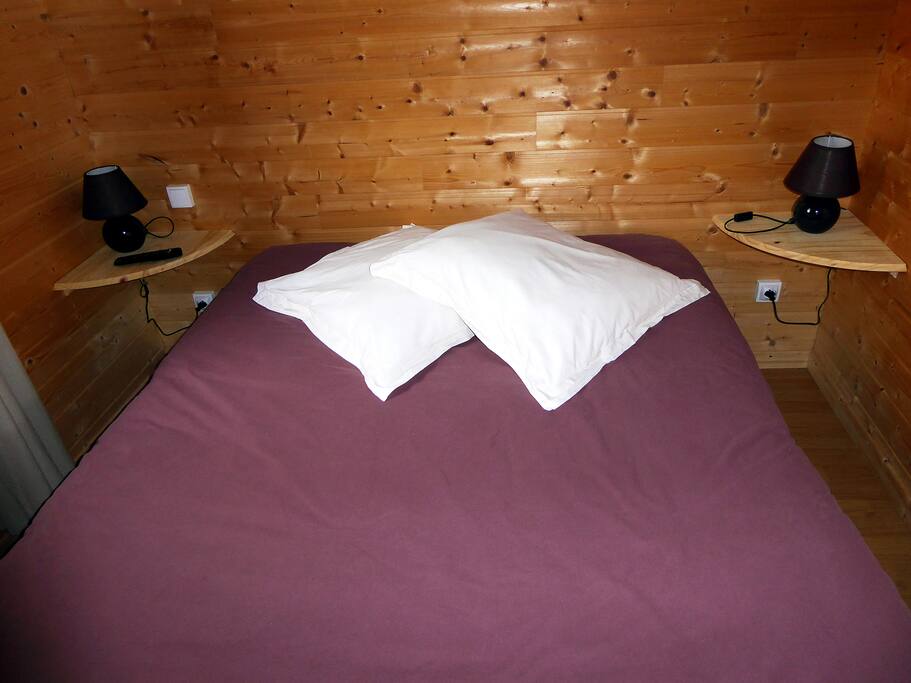 Chambre avec lit double