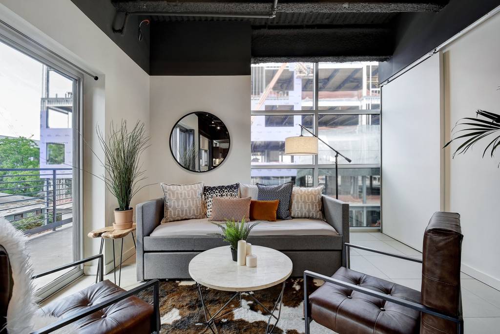 Hip Designer Loft | Walk to 6th Street & Rainey