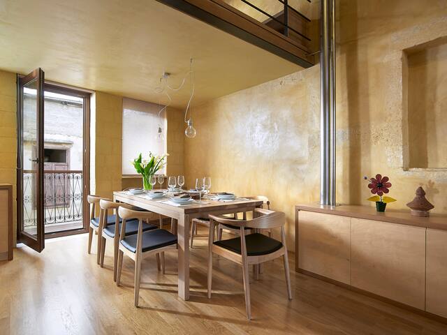 A Unique Gem In The Heart Of The Old Town! gallery image 2