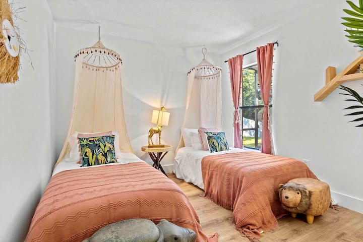 חדר שינה 5 - נושא ספארי 2 x חדר זוגי 