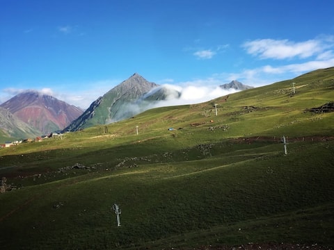 STAIRWAY TO SNOW HEAVEN -Gondola View Ski Chalet!