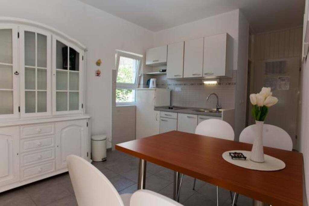 Kithen and dining area