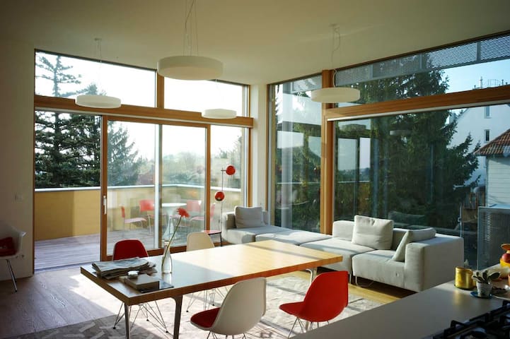 Modern Villa With Stunning City View for 4P