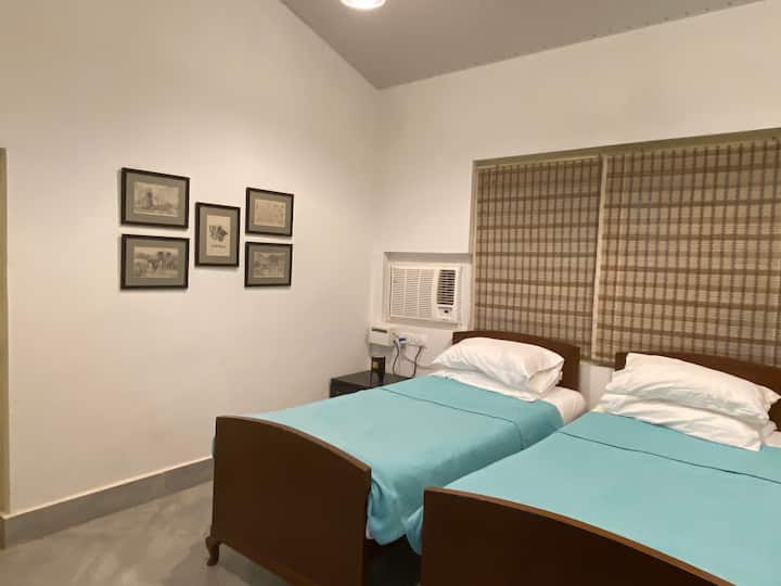 Option of 2 single beds or 1 double bed in bedroom 2.
