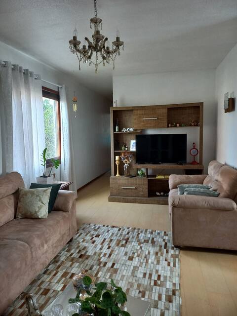 Comfortable  downtown Apt compart. and garage