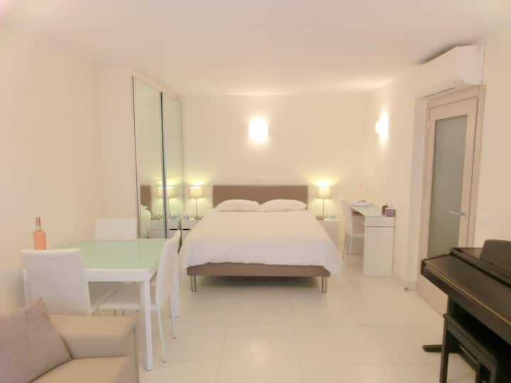 Priestranné klimatizované štúdio