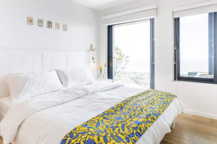 غرفة نوم #2 بسرير كبير بإطلالة على المحيط