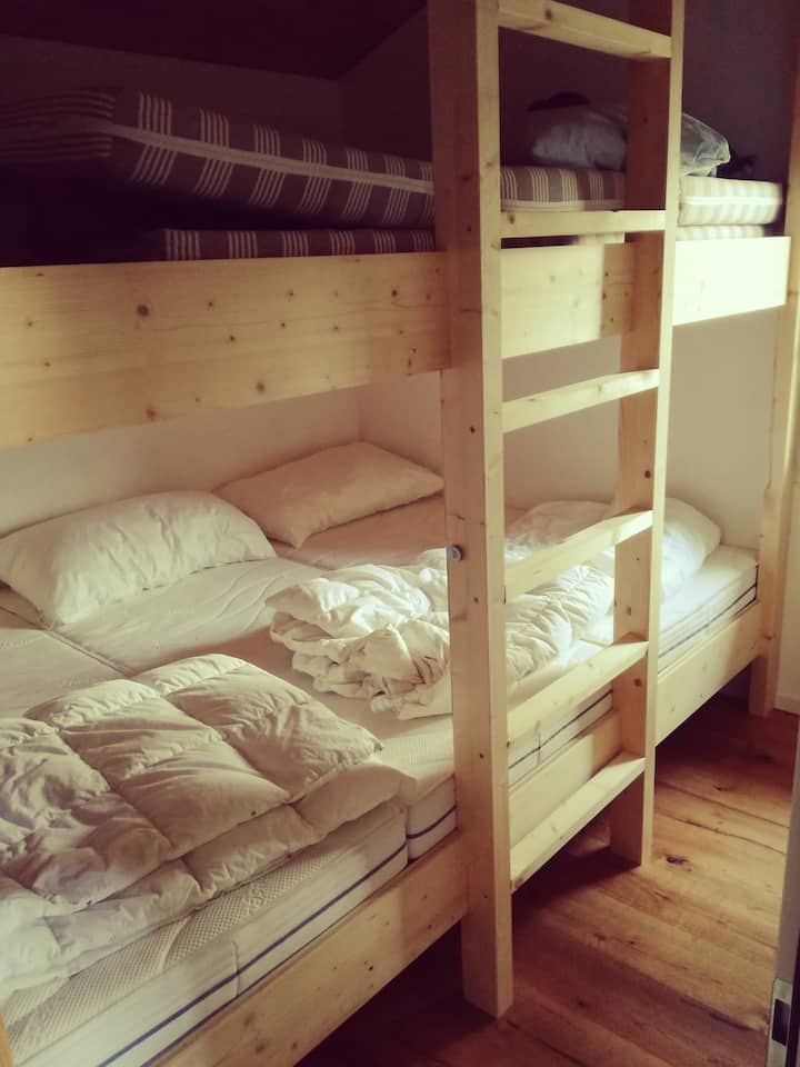 3. izba, 6 matracov, prístup cez 2. izbu s dvoma samostatnými lôžkami